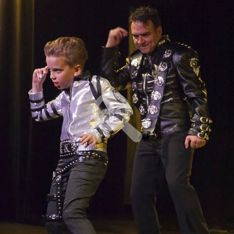 Grupo de baile tributo a Michael Jackson